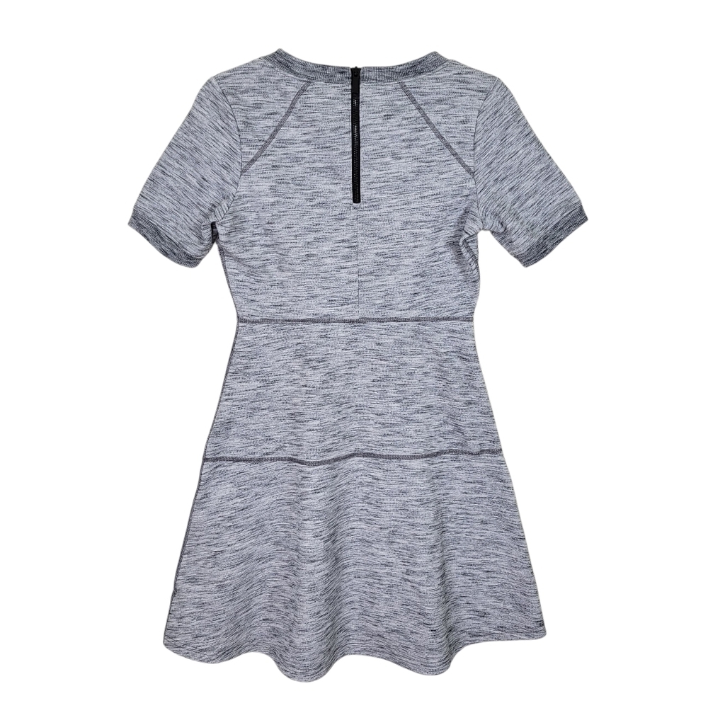 Athleta En Route Dress Size XS Heather Gray Short Sleeve 1/4 Back Zip Stretch - Picture 3 of 11